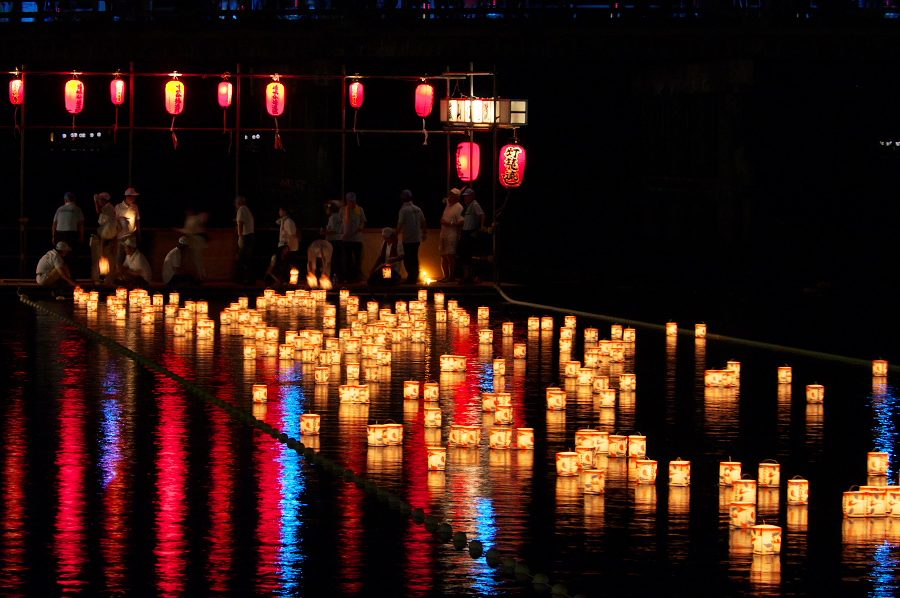 arashiyama floating lantern arashiyama-floating-lantern